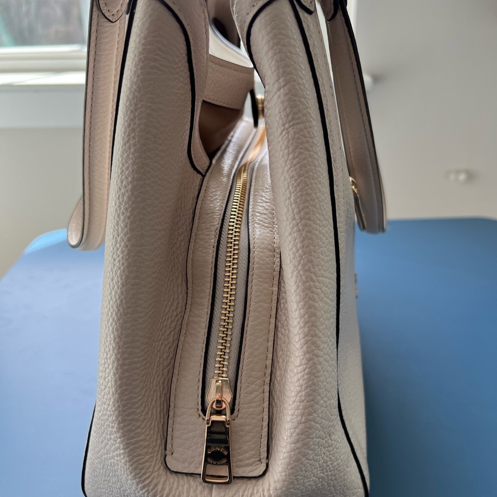 Coach Cream Leather Bag - Picture 6 of 16